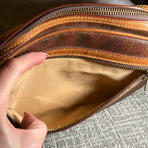 368. Vintage Etro Travel Pouch - Picture 9 of 13